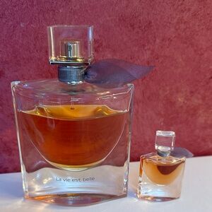 Lancome La Vie Est Belle Perfume Set.